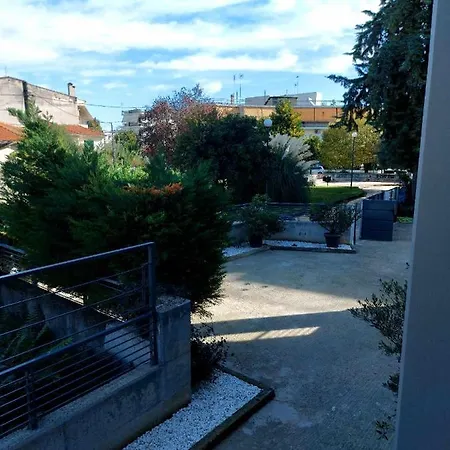 Square Apartment