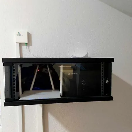 Square Apartment *